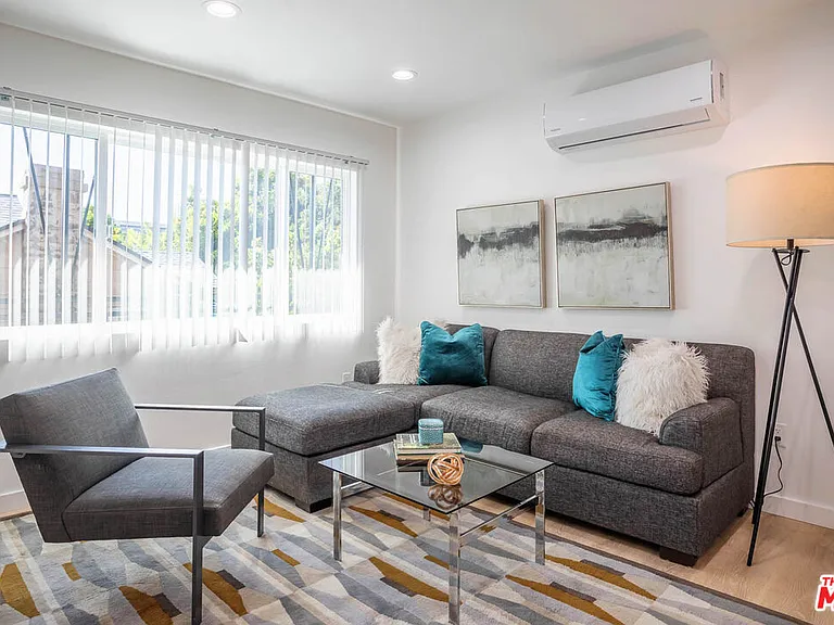6244 De Longpre Ave #14 — Photo 11