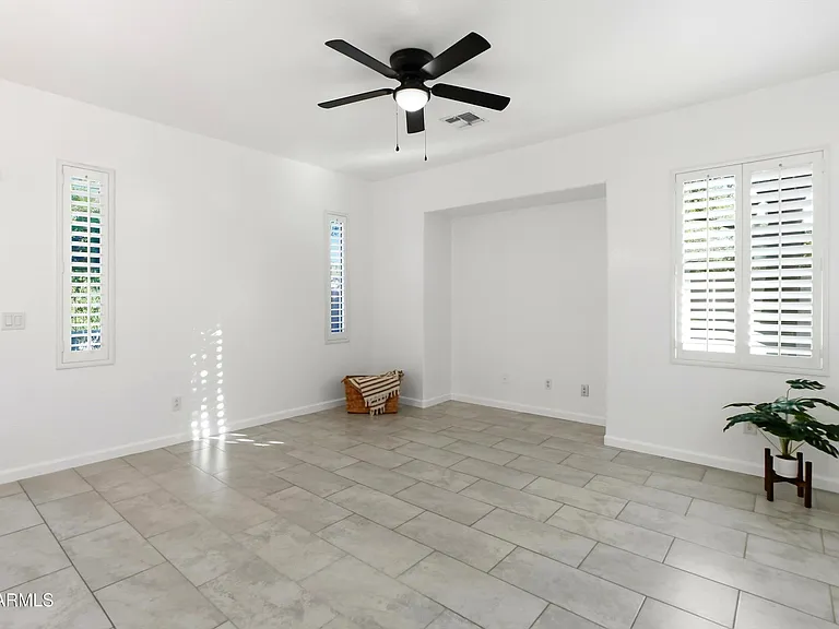 7527 S 13th Pl — Photo 5
