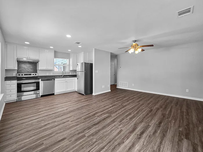 1332 Dreiss St — Photo 5