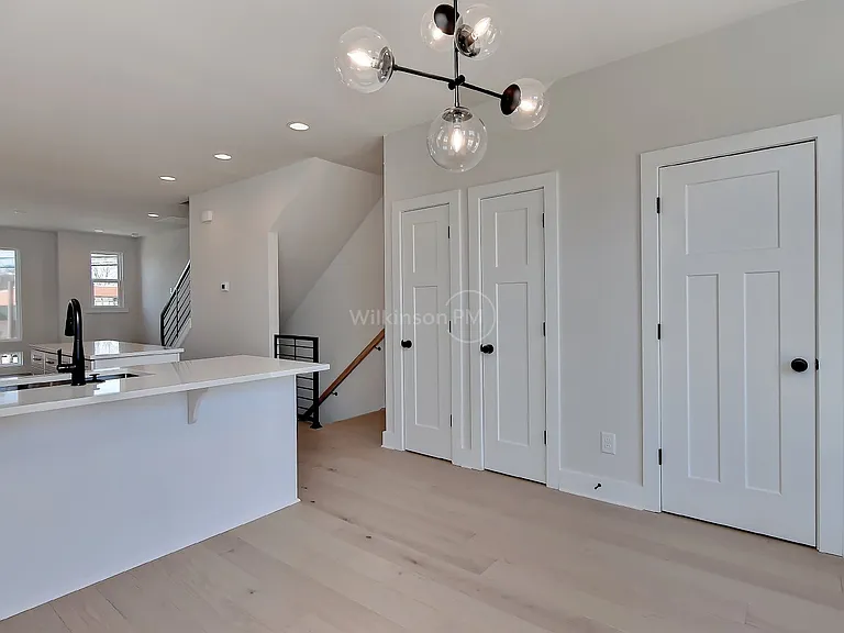 2204 Northend Dr — Photo 6