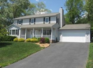 2112 Chestnut Dr, Blacksburg, VA 24060