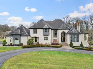 1590 Scenic Hollow Dr, Rochester Hills, MI 48306