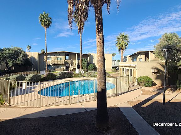 4th image of 2525 N Alvernon Way #Traf3