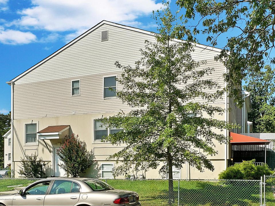 1st image of 902 E End Ave