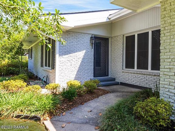 4th image of 216 Saxon Dr