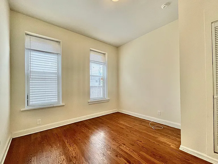 1629 S Throop St — Photo 4