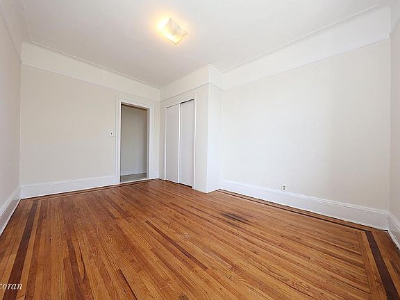 4th image of 2206 38th St APT 4J