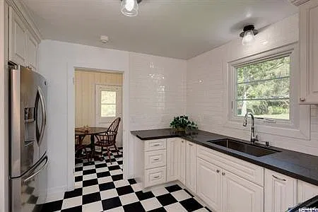 1 bed, $2,900 — Photo 2