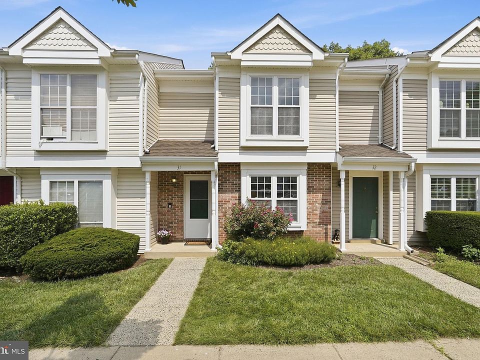 1st image of 31 Essex Sq
