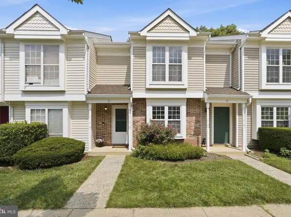 31 Essex Sq, Sterling, VA 20164