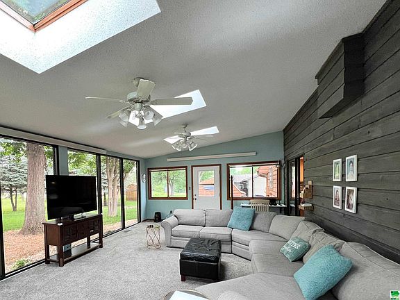4th image of 808 Clover Ln