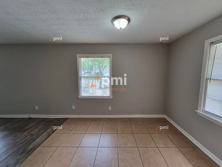 808 Wilson Cir SW — Photo 3