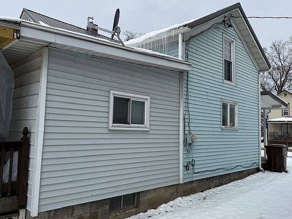 3rd image of 119 Pearl St