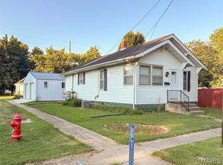 701 E Chestnut St, Gillespie, IL 62033