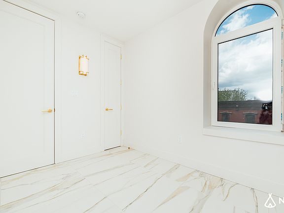4th image of 130 Graham Ave #4CC