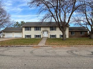 2420 4th Ave SE, Willmar, MN 56201