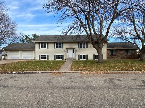 2420 4th Ave SE, Willmar, MN 56201