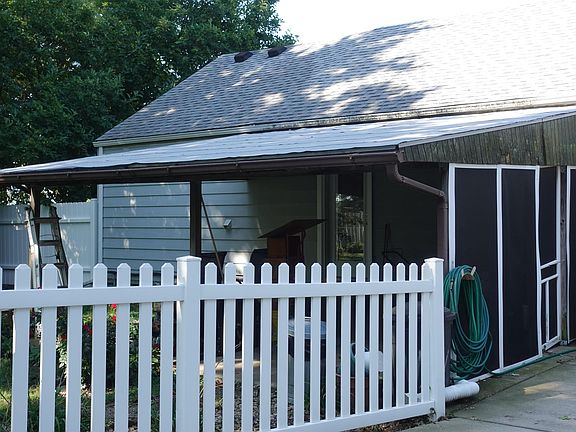 5th image of 359 Monroe St