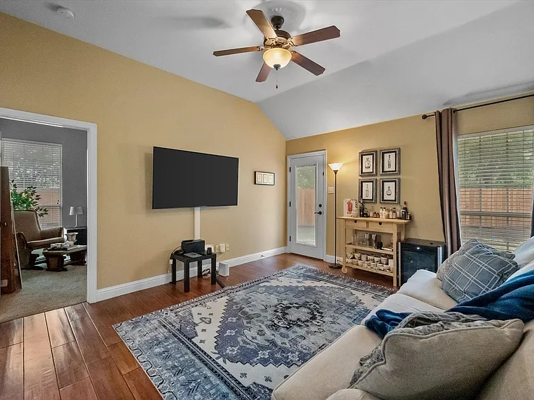 3 Savoy Ct — Photo 28