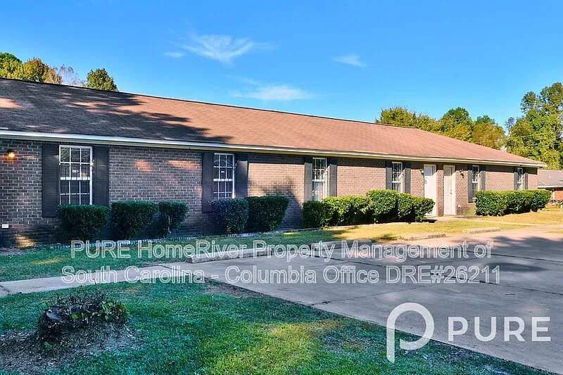 2 bed, 1.0 bath, 877 sqft, $915 — Photo 3