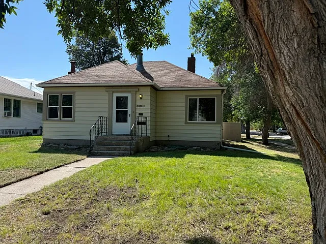 3 bed, 1.5 bath, 1630 sqft, $1,800 — Photo 1