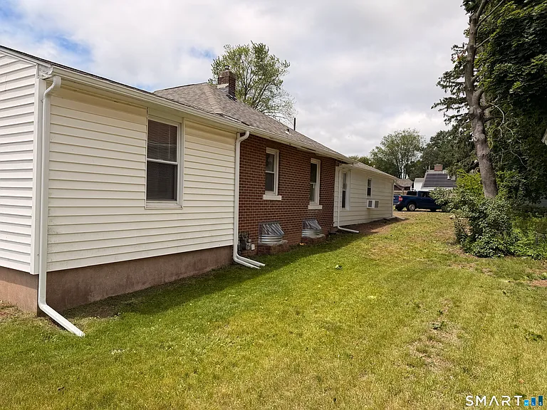 154 Hemingway Ave — Photo 2