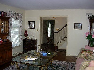 2065 Edgehill - Living Room