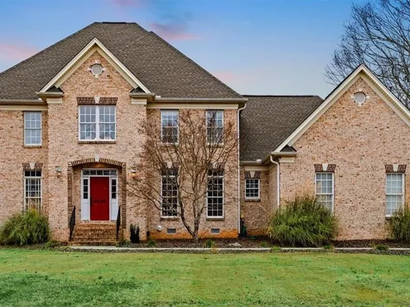6508 Lismore Dr, Browns Summit, NC 27214