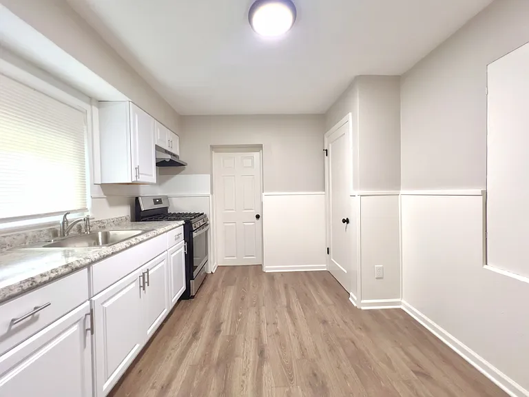 524 Ballman Ave — Photo 13