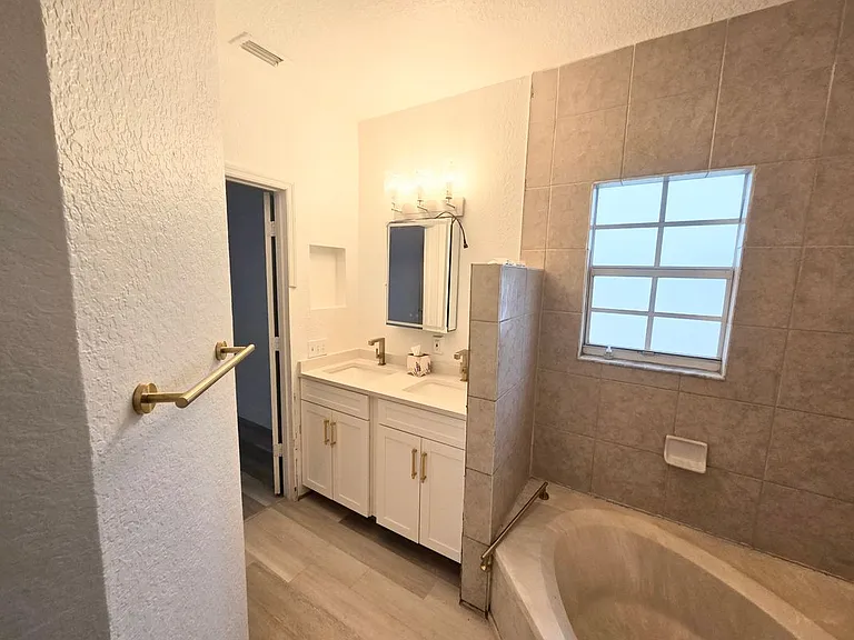 612 NW 6th Ave — Photo 11
