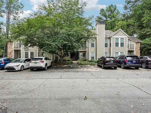 1001 Lake Pointe Cir, Roswell, GA 30075