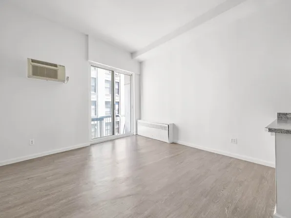 88 Fulton Street image 7 of 11