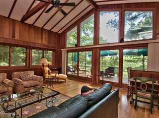 342 Summit Ave, Pocono Manor, PA