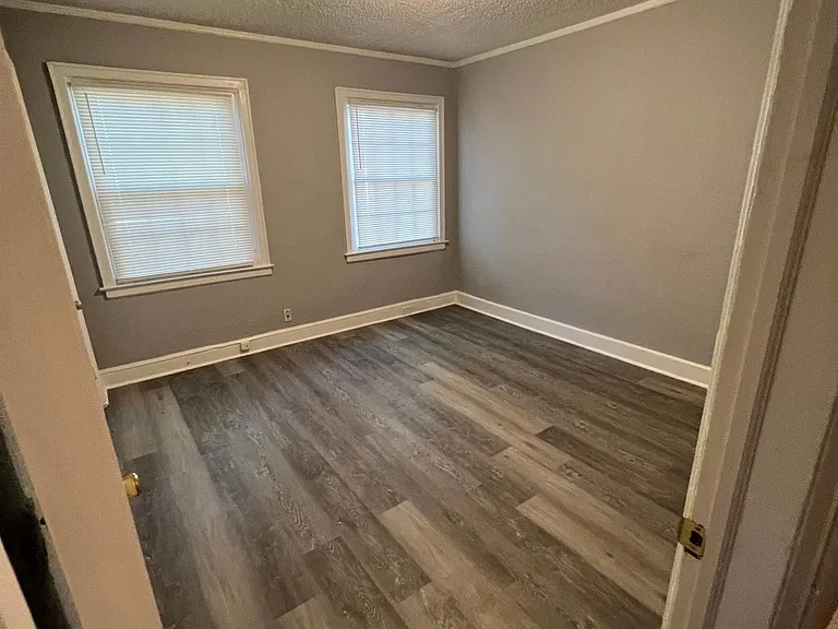 446 Plymouth Ave — Photo 6