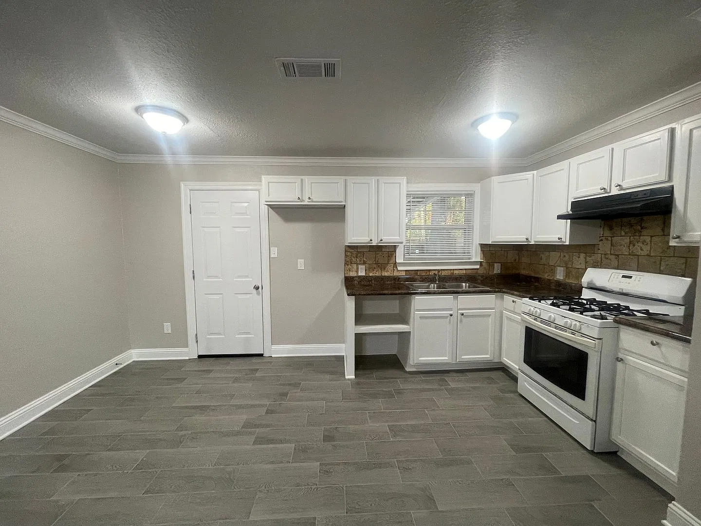 Won't last long! Make the call today! — Photo 4