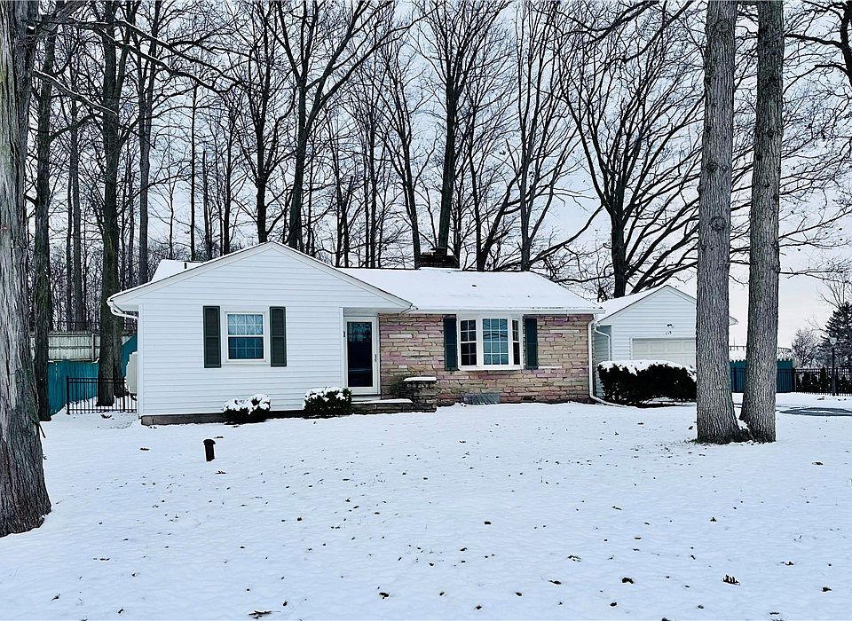 1st image of 113 N Woodland Dr