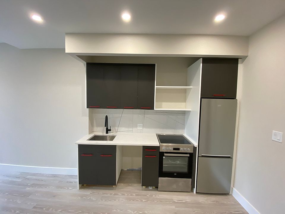2nd image of 375 Knickerbocker Ave #2B