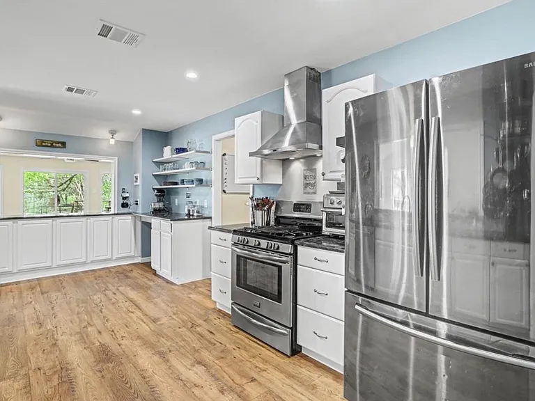 8207 Espanola Trl — Photo 10