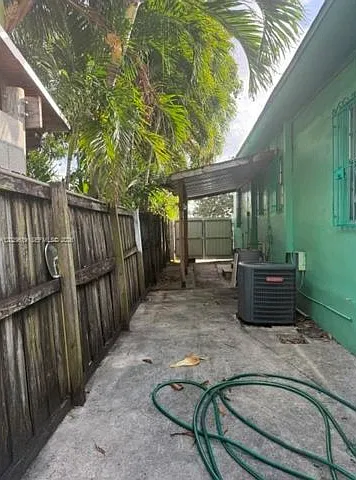 75 SW 72nd Ave — Photo 7