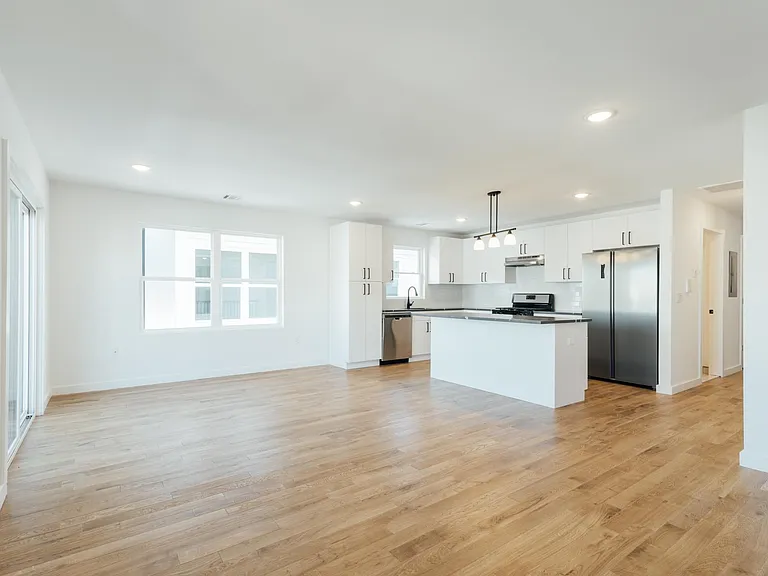 746 Seaport Dr #2 — Photo 5