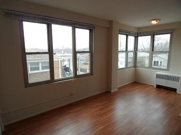 2nd image of 2610 W Balmoral Ave APT 301