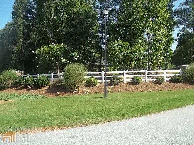 2nd image of 200 Nicklaus Cir