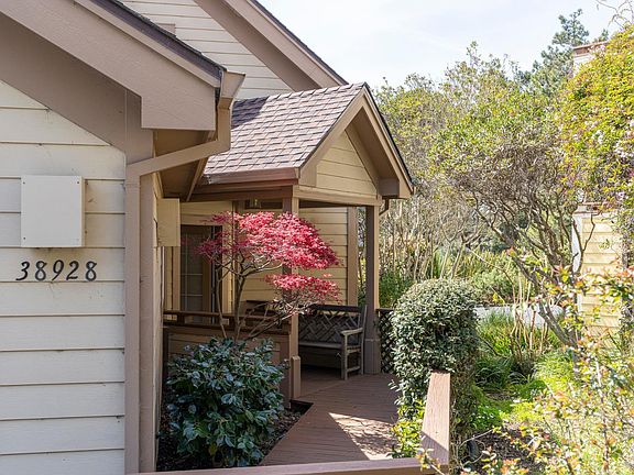 5th image of 38928 Cypress Way