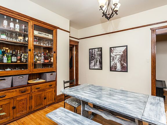 5th image of 815 W Wellington Ave #1B