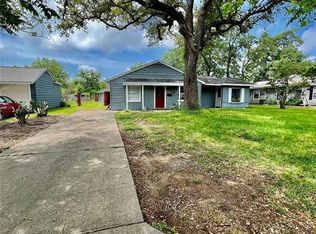 128 Laurel St, Lake Jackson, TX 77566