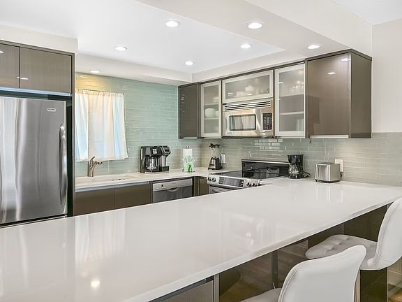 2nd image of 140 Monaco St Unit 206