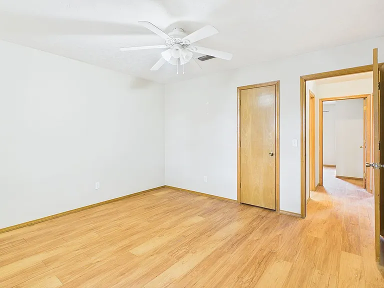5822 Syracuse Dr — Photo 28