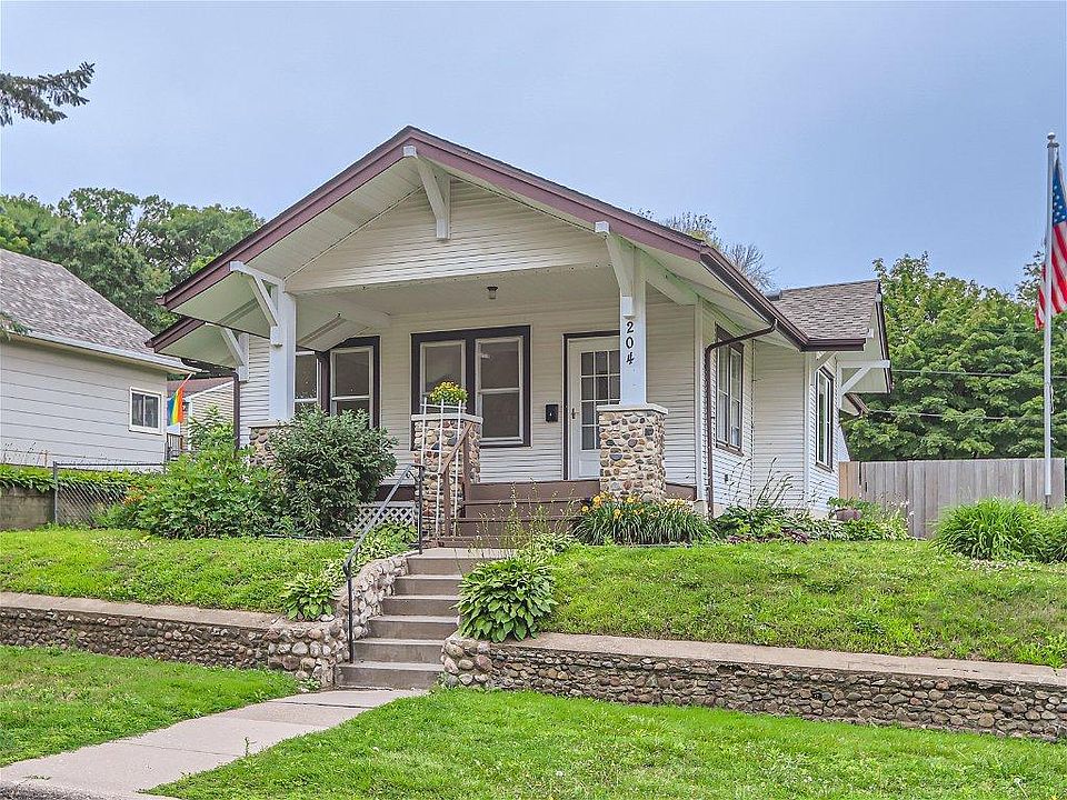1st image of 204 15th Ave S