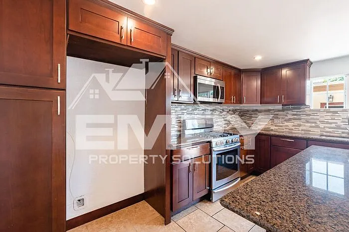 9781 Karmont Ave — Photo 8