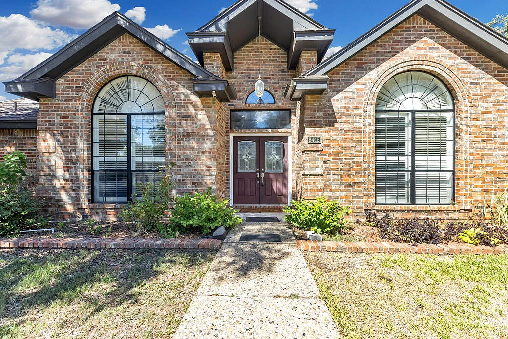 4 bed, 3.0 bath, 3120 sqft, $4,600 — Photo 1
